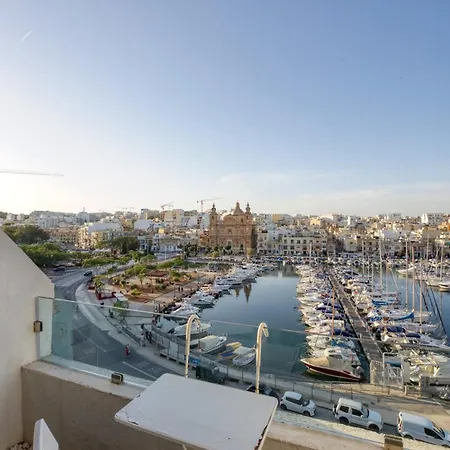 Seafront 3 Bedroom Apartment Pietà
