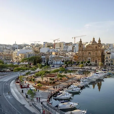 Seafront 3 Bedroom Apartment Pietà