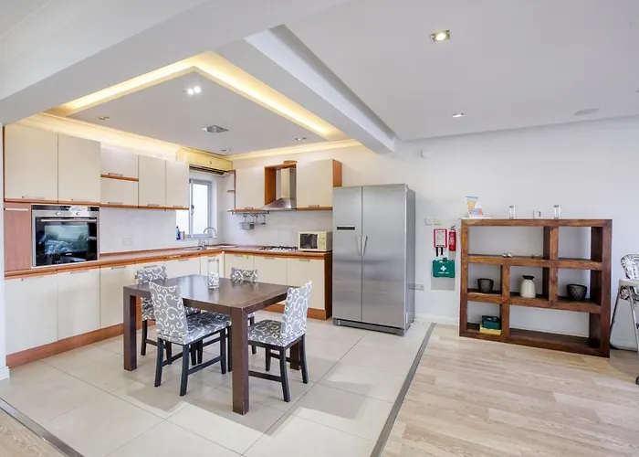 Seafront 3 Bedroom *