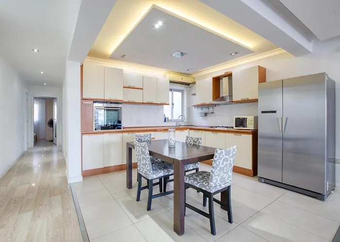 Seafront 3 Bedroom Apartment *