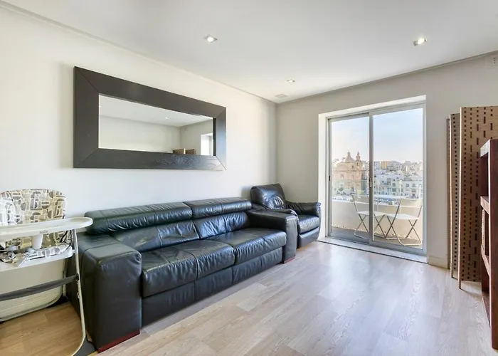 Seafront 3 Bedroom Apartment *